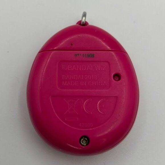 Bandai Tamagotchi 2018 Pink and Yellow - Picture 2 of 3